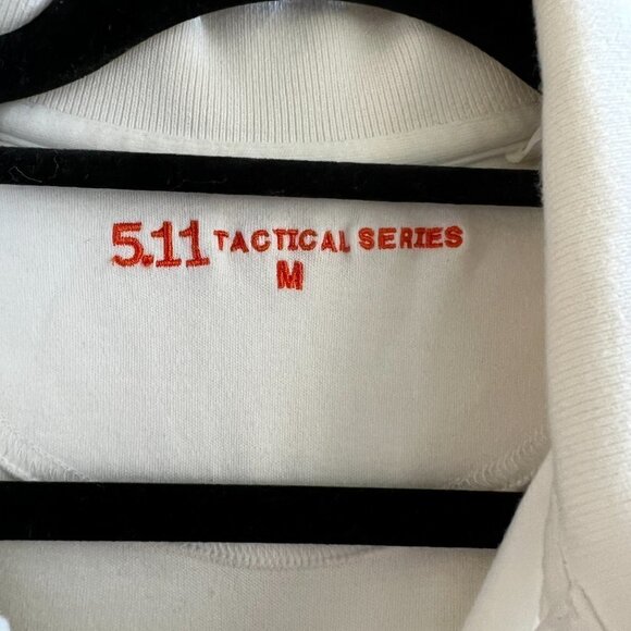Men's 5.11 Tactical Series White Short Sleeve Polo Shirt. Size M - Picture 2 of 5